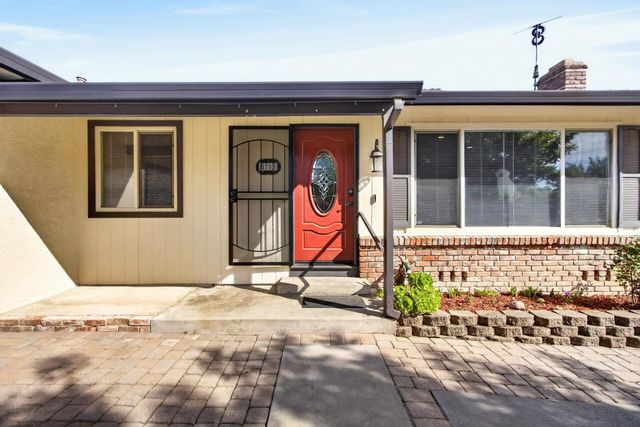 5700 Revelstok Dr, Sacramento, CA 95842