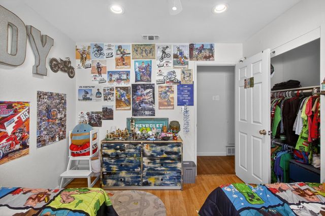 5700 Revelstok Dr, Sacramento, CA 95842