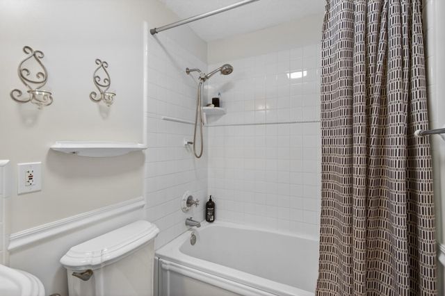 5700 Revelstok Dr, Sacramento, CA 95842