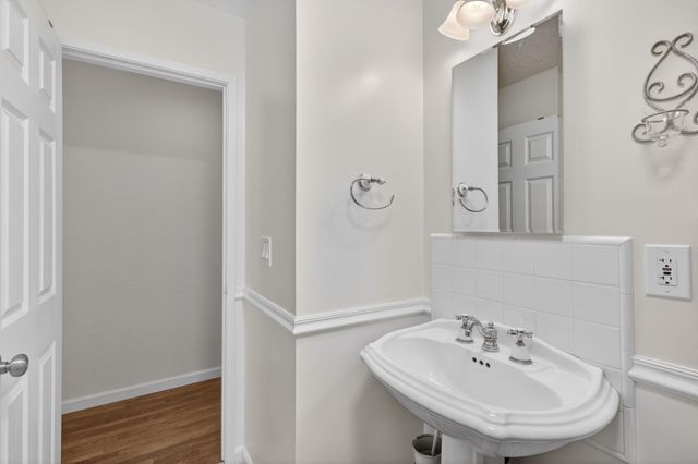 5700 Revelstok Dr, Sacramento, CA 95842
