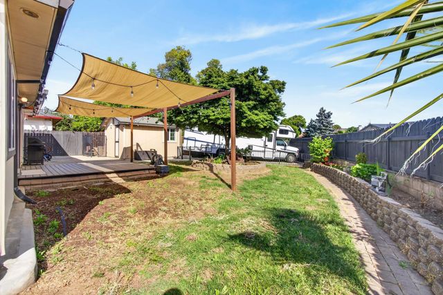 5700 Revelstok Dr, Sacramento, CA 95842