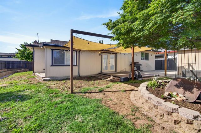 5700 Revelstok Dr, Sacramento, CA 95842