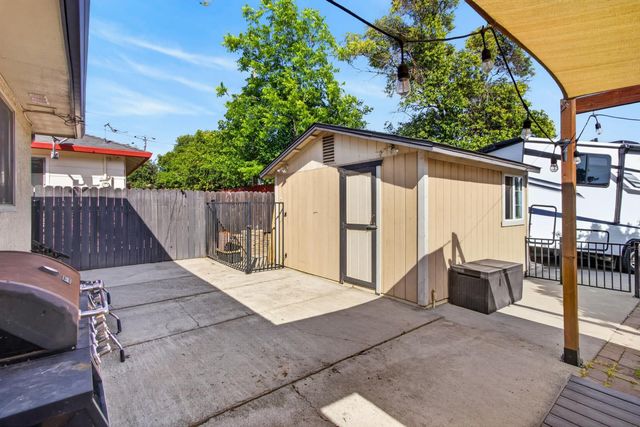 5700 Revelstok Dr, Sacramento, CA 95842