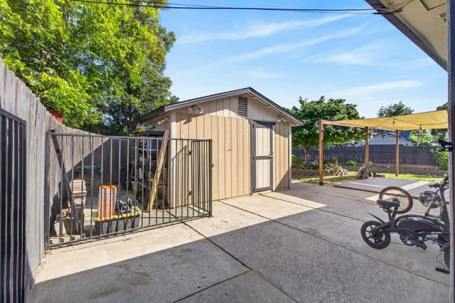 5700 Revelstok Dr, Sacramento, CA 95842