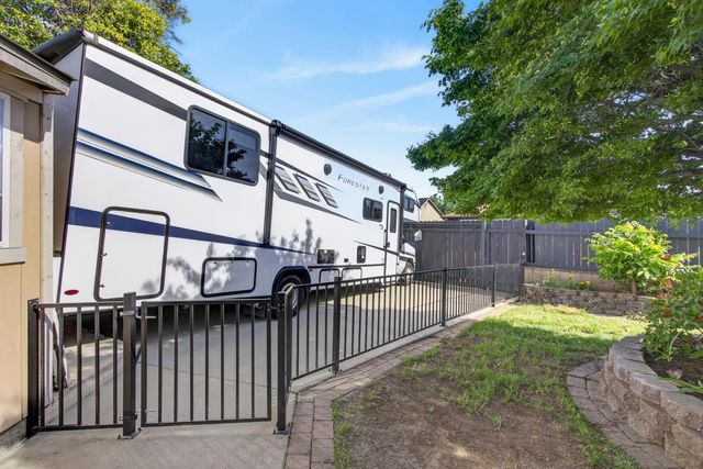 5700 Revelstok Dr, Sacramento, CA 95842