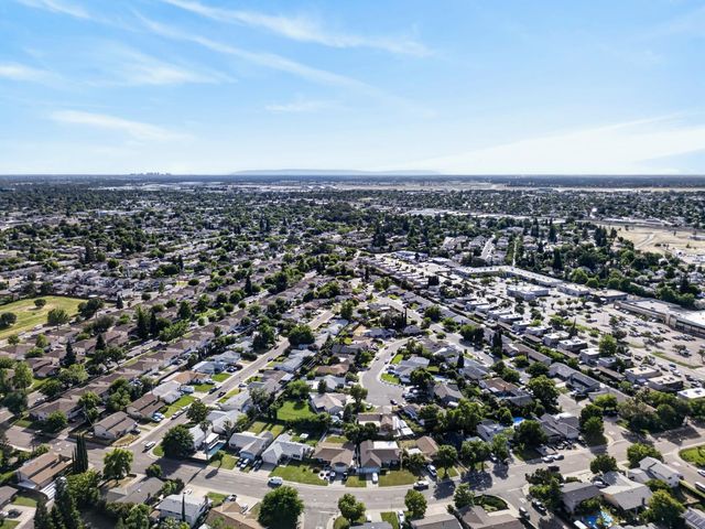 5700 Revelstok Dr, Sacramento, CA 95842