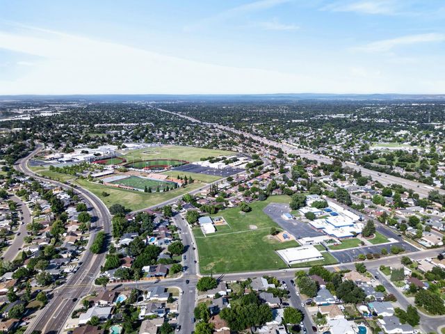 5700 Revelstok Dr, Sacramento, CA 95842