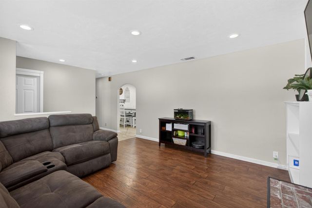 5700 Revelstok Dr, Sacramento, CA 95842