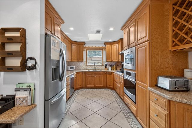 5700 Revelstok Dr, Sacramento, CA 95842