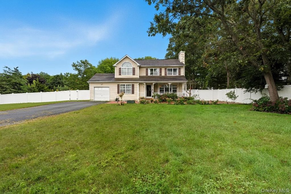 6 13th Street, Selden, NY 11784