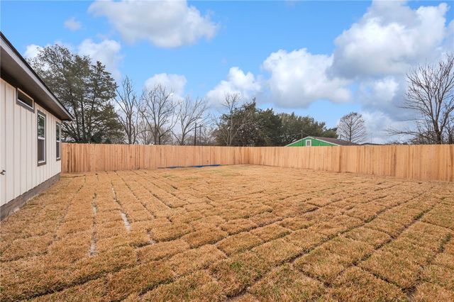 203 Lock Lane, Bryan, TX 77803