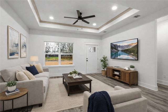 203 Lock Lane, Bryan, TX 77803