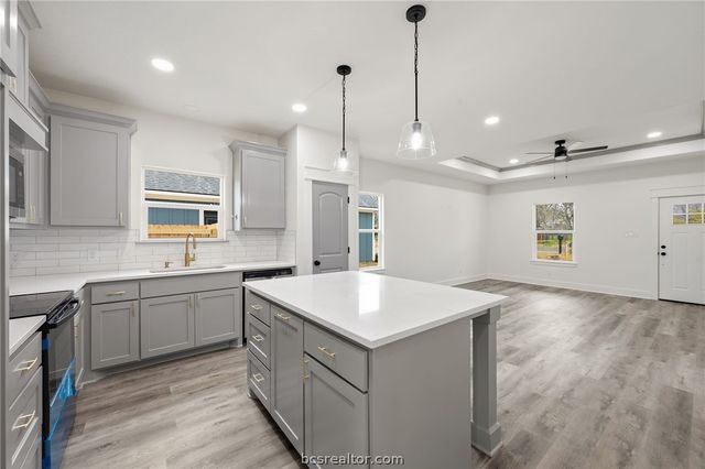 203 Lock Lane, Bryan, TX 77803