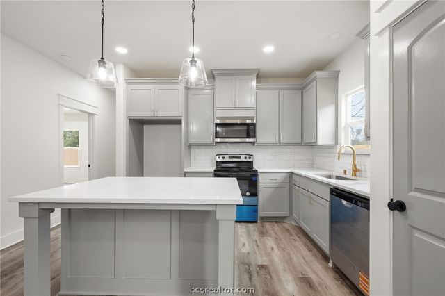 203 Lock Lane, Bryan, TX 77803