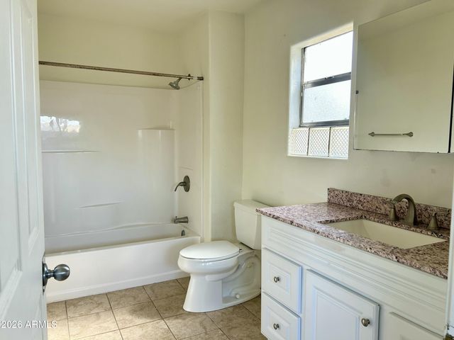 5545 W State Avenue, Glendale, AZ 85301