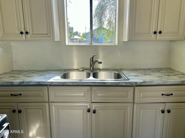 5545 W State Avenue, Glendale, AZ 85301