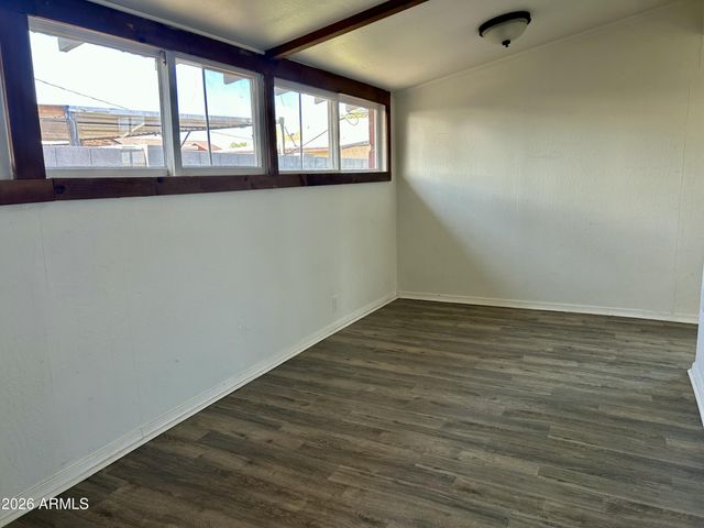 5545 W State Avenue, Glendale, AZ 85301