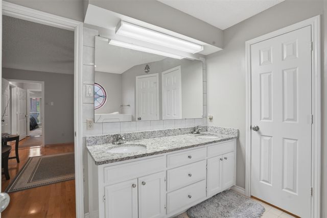 411 Whispering Hills Drive, Duncanville, TX 75137