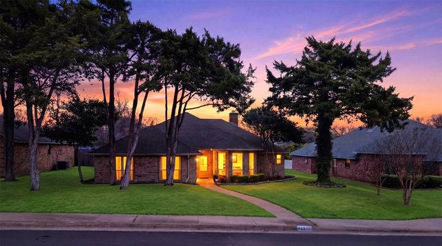 411 Whispering Hills Drive, Duncanville, TX 75137