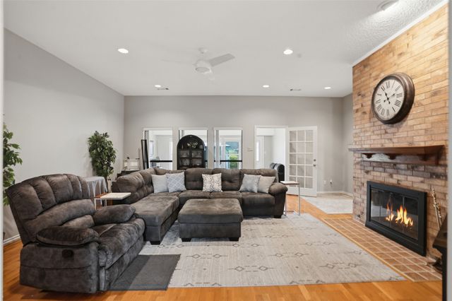 411 Whispering Hills Drive, Duncanville, TX 75137