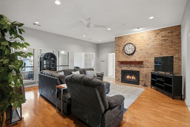 411 Whispering Hills Drive, Duncanville, TX 75137