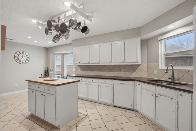 411 Whispering Hills Drive, Duncanville, TX 75137