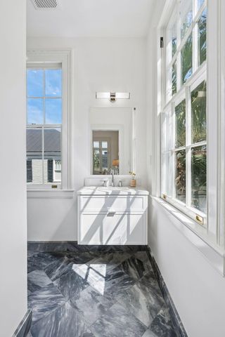 21 New Street, Charleston, SC 29401