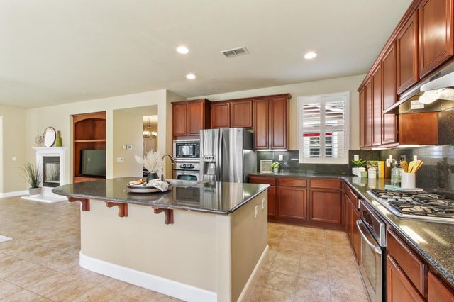 5950 Tanus Cir, Rocklin, CA 95677