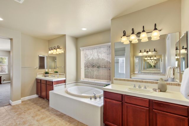 5950 Tanus Cir, Rocklin, CA 95677