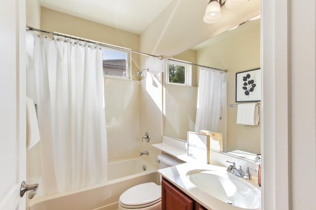 5950 Tanus Cir, Rocklin, CA 95677