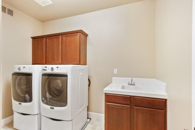 5950 Tanus Cir, Rocklin, CA 95677
