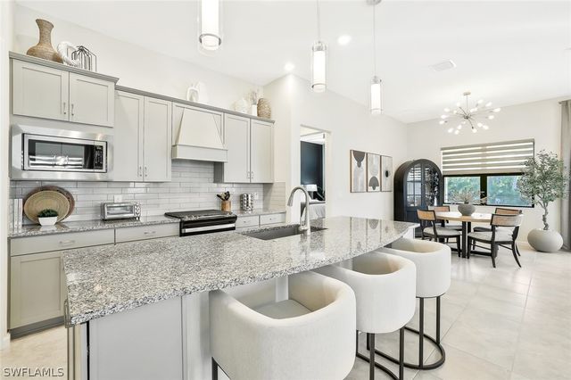 9772 Willet CT, Naples, FL 34120