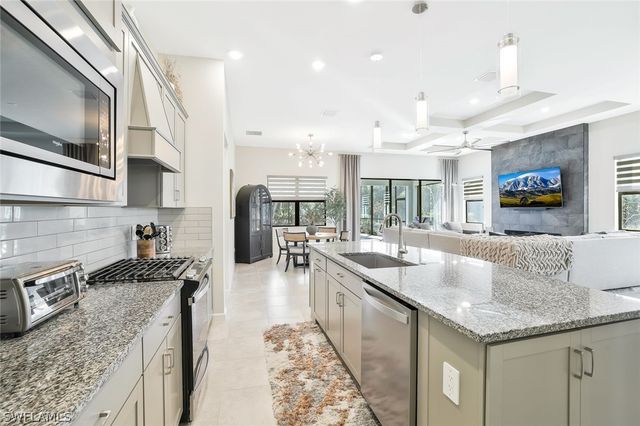 9772 Willet CT, Naples, FL 34120