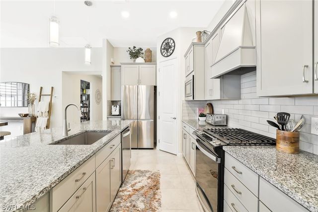 9772 Willet CT, Naples, FL 34120