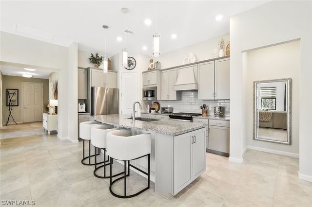 9772 Willet CT, Naples, FL 34120