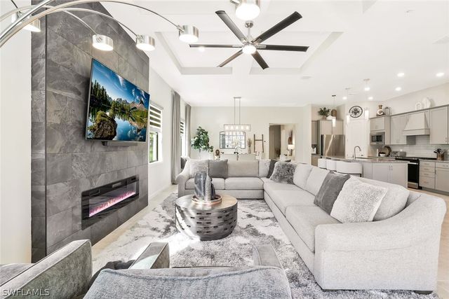 9772 Willet CT, Naples, FL 34120