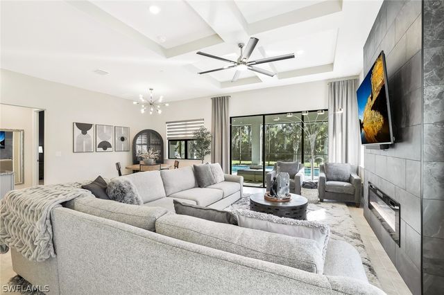 9772 Willet CT, Naples, FL 34120