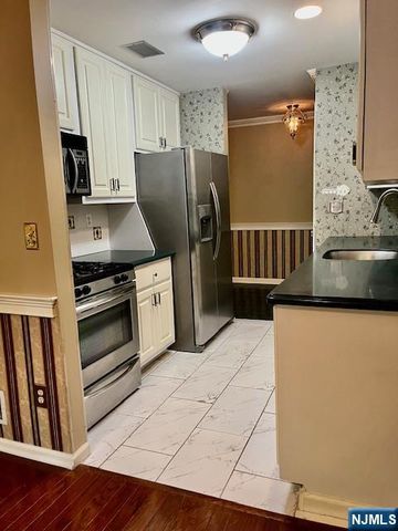 151 Indian Hollow Court 151, Mahwah, NJ 07430