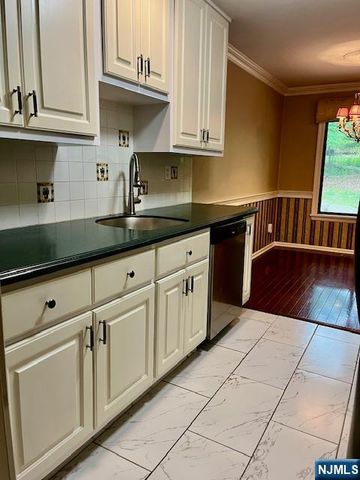 151 Indian Hollow Court 151, Mahwah, NJ 07430