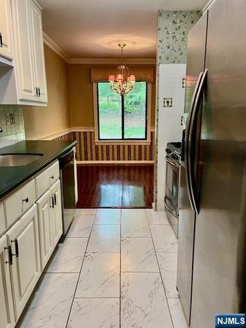 151 Indian Hollow Court 151, Mahwah, NJ 07430