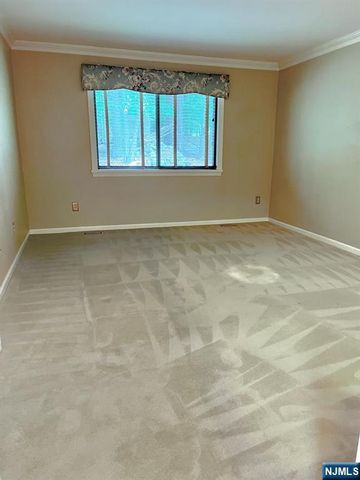 151 Indian Hollow Court 151, Mahwah, NJ 07430