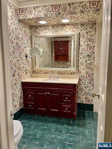 151 Indian Hollow Court 151, Mahwah, NJ 07430