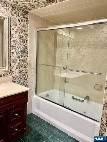 151 Indian Hollow Court 151, Mahwah, NJ 07430
