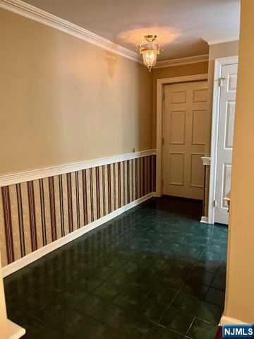 151 Indian Hollow Court 151, Mahwah, NJ 07430