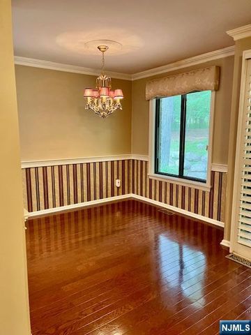151 Indian Hollow Court 151, Mahwah, NJ 07430