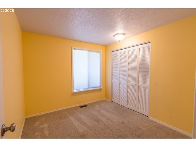 16085 Sw WESTWIND Dr, Beaverton, OR 97078