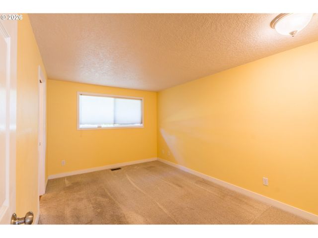 16085 Sw WESTWIND Dr, Beaverton, OR 97078