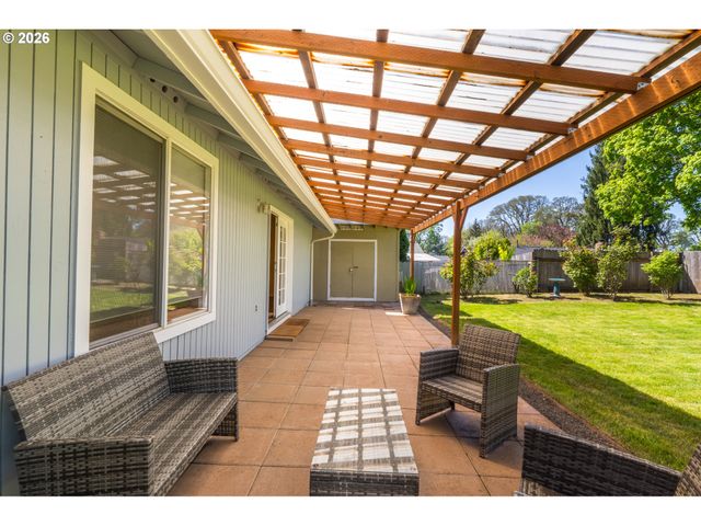 16085 Sw WESTWIND Dr, Beaverton, OR 97078