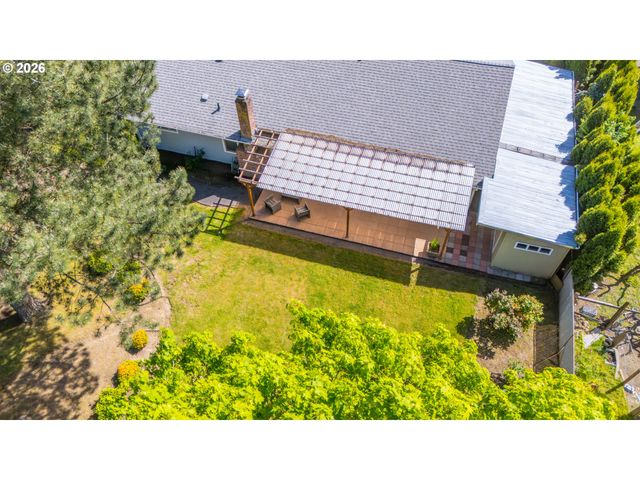 16085 Sw WESTWIND Dr, Beaverton, OR 97078