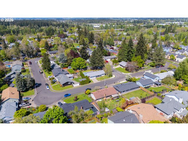 16085 Sw WESTWIND Dr, Beaverton, OR 97078